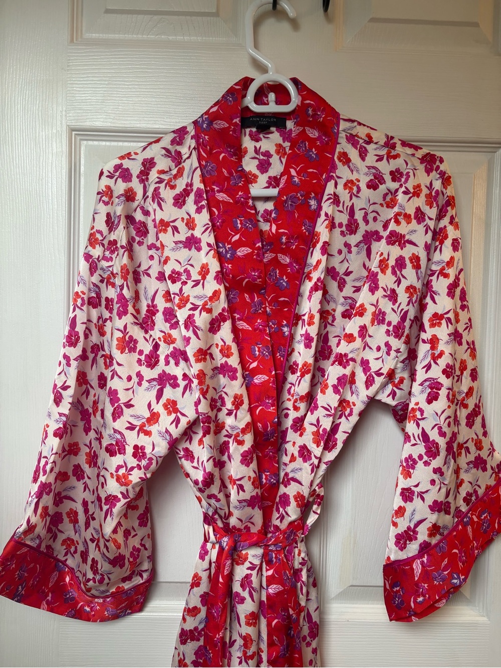 Ann Taylor Floral Satin Robe - Red & Pink